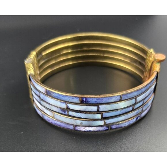 Vntg Hinged Brass Bangle Bracelet 5 Rows Mother of Pearl Inlay Ornate Detailing - Picture 3 of 9